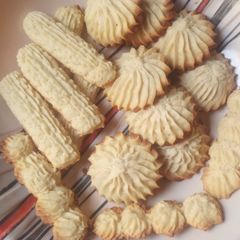 A picture of Piped cookies.