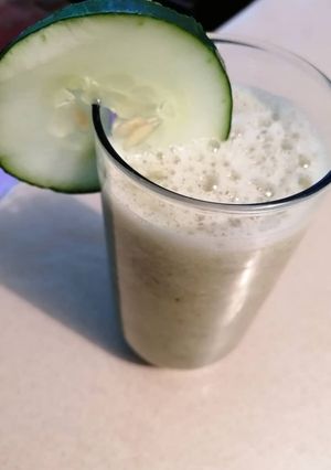 Una foto de Agua de pepino y apio