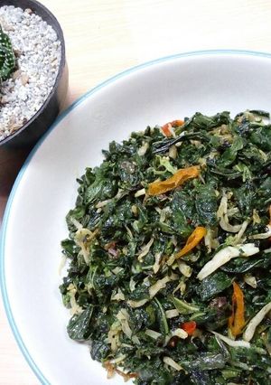 Foto resep TUMIS DAUN SINGKONG TERI PEDAS