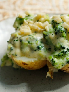 A picture of Baked potato with classic broccoli cheddar sauce.