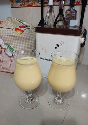 Una foto de Carlota de gelatina de piña