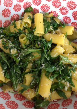 A picture of Penne with rocket, garlic and lemon.