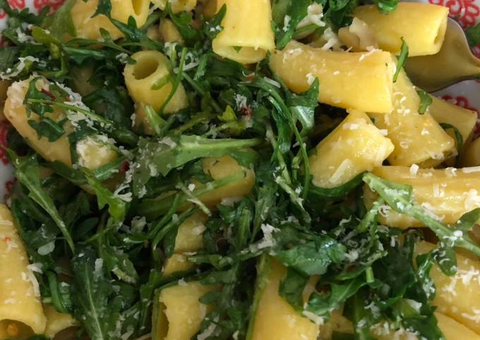 How to Make Quick Penne with rocket, garlic and lemon