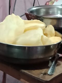 লুচি (Luchi recipe in Bengali) রেসিপির প্রধান ছবি