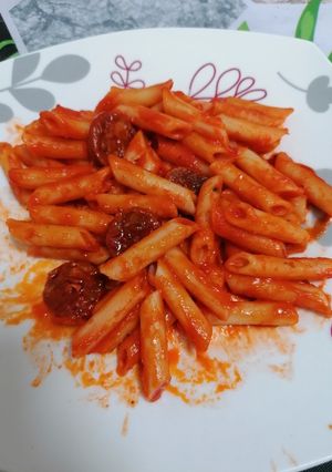 Una foto de Macarrones con tomate y chorizo