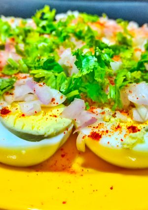 अंडा सलाद (anda salad recipe in marathi) रेसिपी चे मुख्य फोटो 