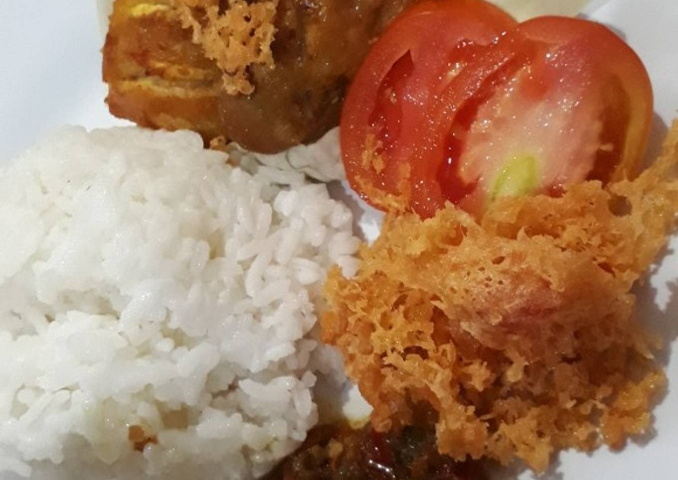 Ayam goreng kremes sambal bawang ala bu Rudi