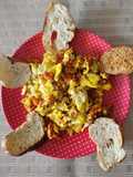 Huevos Revueltos con Salchichas Huachana