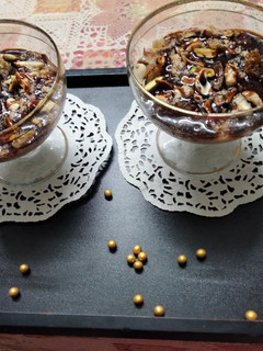 A picture of Oats and rice pudding with chocolate sauce.