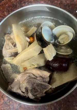 鮑魚蛤蠣雞湯 的食譜成品照片