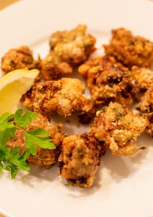 A picture of Salt and lemon fried chicken.
