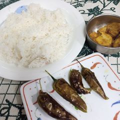 A picture of White rice/Plain rice/Simple rice.