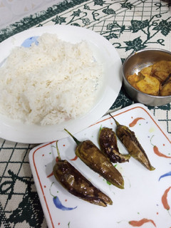 A picture of White rice/Plain rice/Simple rice.