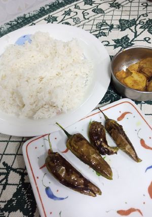 A picture of White rice/Plain rice/Simple rice.