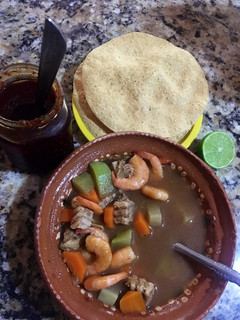 Una foto de Caldo de camarón y mantarraya!!