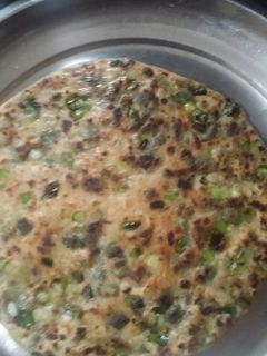 हरे लहसुन का पराठा(hare lahsun ka paratha recipe in hindi) रेसिपी मुख्य फोटो
