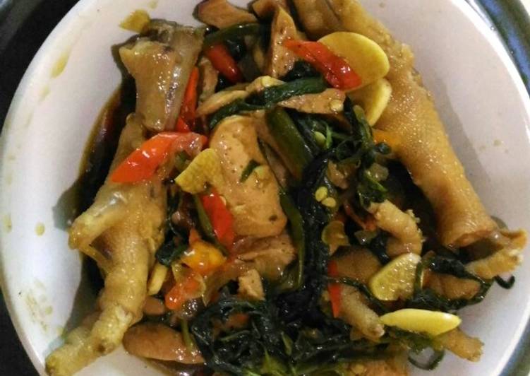 Tumis kangkung ceker pedas