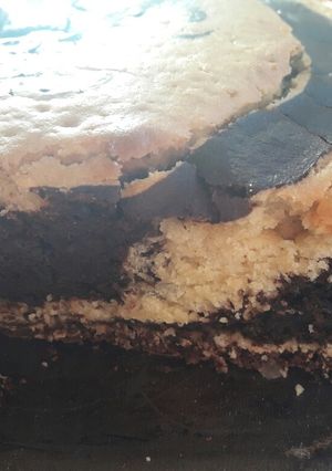 Una foto de Queque cebra de chocolate y almendra