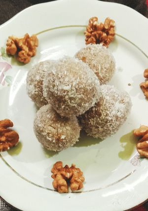 अखरोट और ड्राई फ्रूट लड्डू (Akhroot aur dry fruit laddu recipe in hindi) रेसिपी मुख्य फोटो