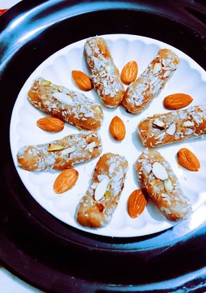 A picture of Tasty healthy dry fruit sweet potato roll.
