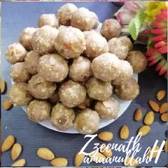 A picture of Gond Laddoos/Edible Gum Laddoos.