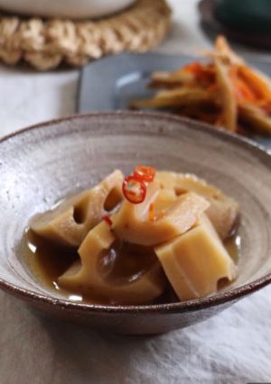 A picture of Fried lotus root with sweet vinegar.