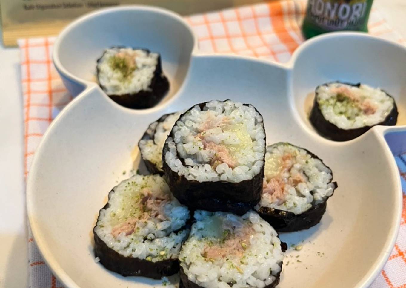 Tuna sushi mozarella