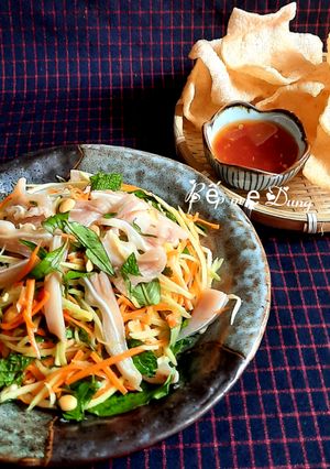 Hình của món Gỏi xoài tai heo.