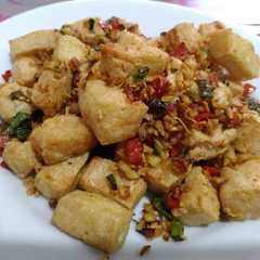 A picture of Tahu Cabe Garam.