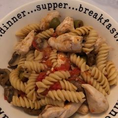 A picture of Mediterranean chicken pasta.