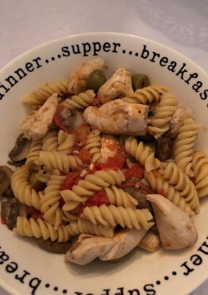 A picture of Mediterranean chicken pasta.
