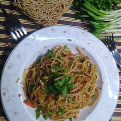 A picture of Egg fried noodles.
