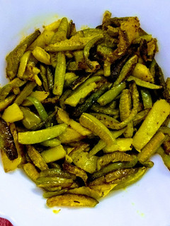 কুঁদরি আলু ভাজা (kundri aloo bhaja recipe in bengali) রেসিপির প্রধান ছবি