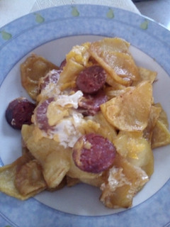 Una foto de Patatas con chorizo y huevo