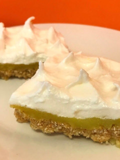 Una foto de Lemon pie LIGHT! Con base de avena Súper FÁCIL Y RÁPIDO! Al microondas 😍