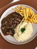 Bife com molho madeira