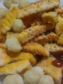 炸蕃薯條小魚丸 的食譜成品照片