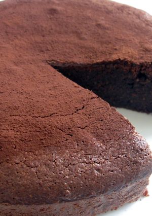 A picture of Super Easy ‘Flourless’ Chocolate Almond Cake.