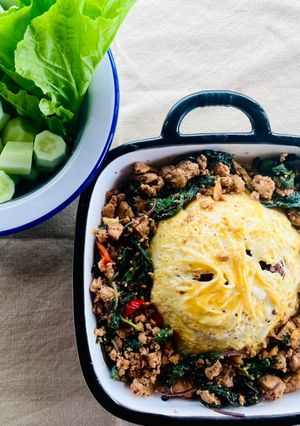 รูปของ ข้าวไข่ข้น🥚🍳กระเพราเต้าหู้ขยี้🌶️🧄