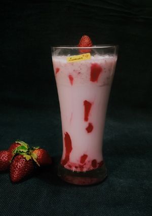 A picture of Strawberry milkshake.