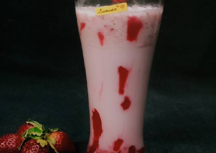 Steps to Prepare Quick Strawberry milkshake