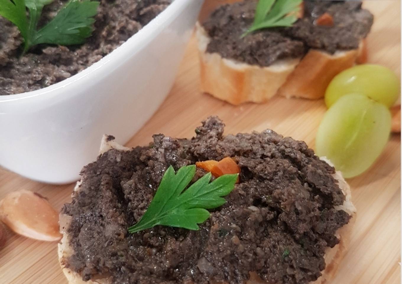 Paté de champiñones, almendras y Jerez