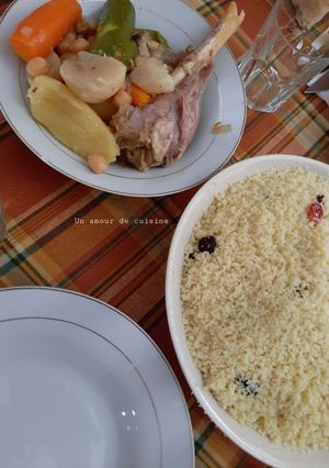Une photo de Couscous aux légumes et souris d'agneau 🥣