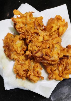 পেঁয়াজ পকোড়া (peyaj pakora recipe in Bengali) রেসিপির প্রধান ছবি