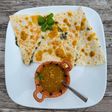 Quesadillas con nopales, queso y salsa de tomatillo milpero