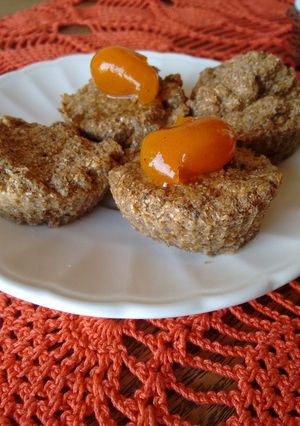 Una foto de Muffins de salvado de trigo y chia con kinotos en almíbar