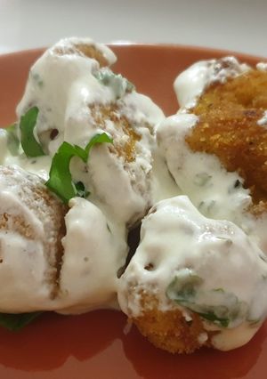 Una foto de 🧀Coliflor empanada con salsa mozzarella
