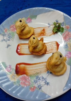 A picture of Duck shape samosa.