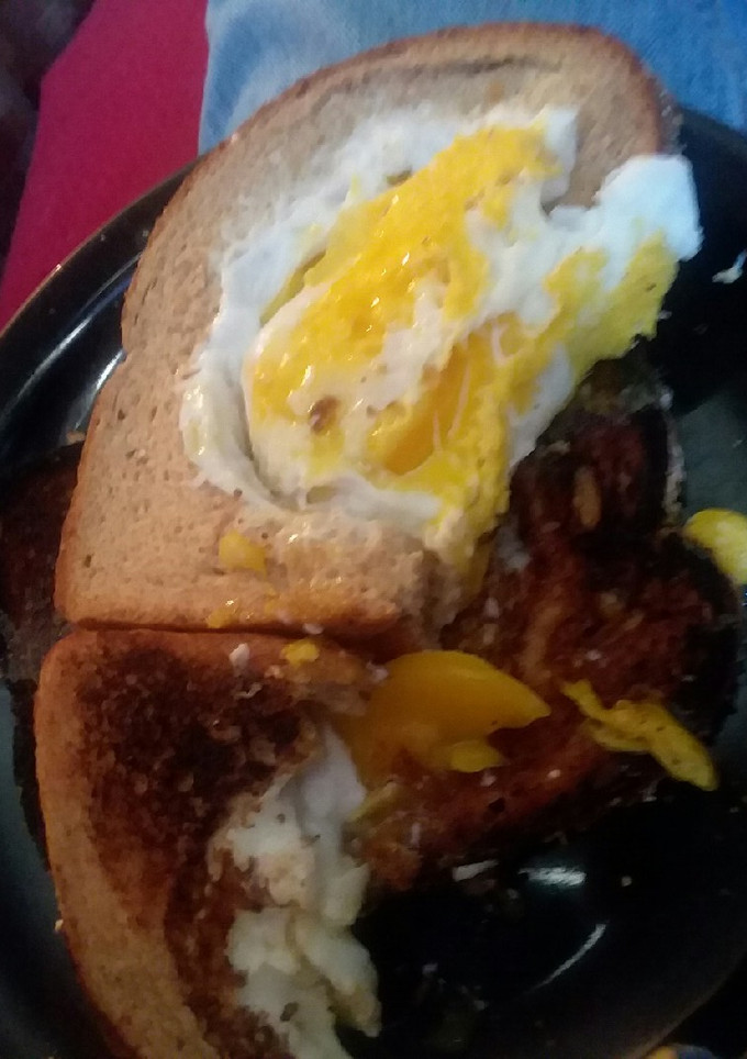 A picture of Egg in a nest.