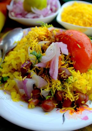 नागपूरी तर्री पोहे (Nagpuri Tarri Pohe recipe in hindi) रेसिपी मुख्य फोटो